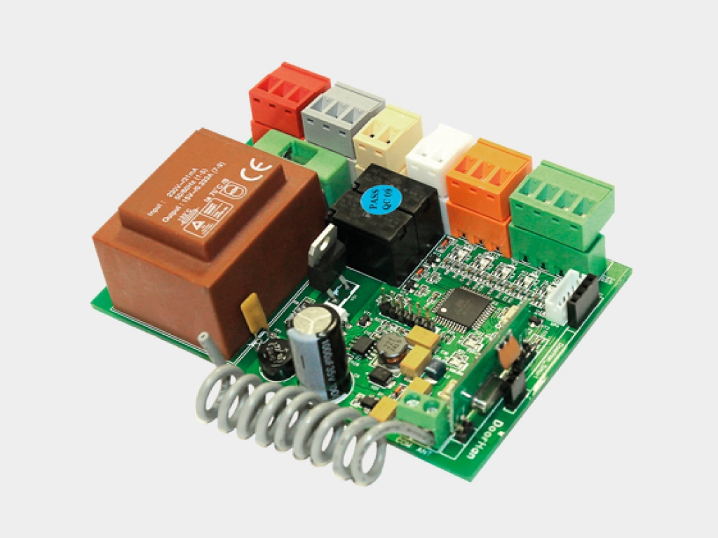 Блок управления серии smartroll (умная роллета) для дистанционного управления внутривальными электроприводами роллет с помощью пультов DoorHan.